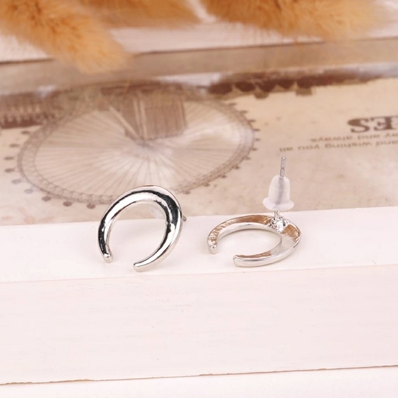 🌹Bohemian Moon Stud 925 Silver Earrings! - Picture 3 of 4